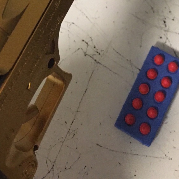 Toy gun 🔥 🔫Gold desert Eagle .50 CAL Shell Ejection (Soft Bullet) - Picture 13 of 14